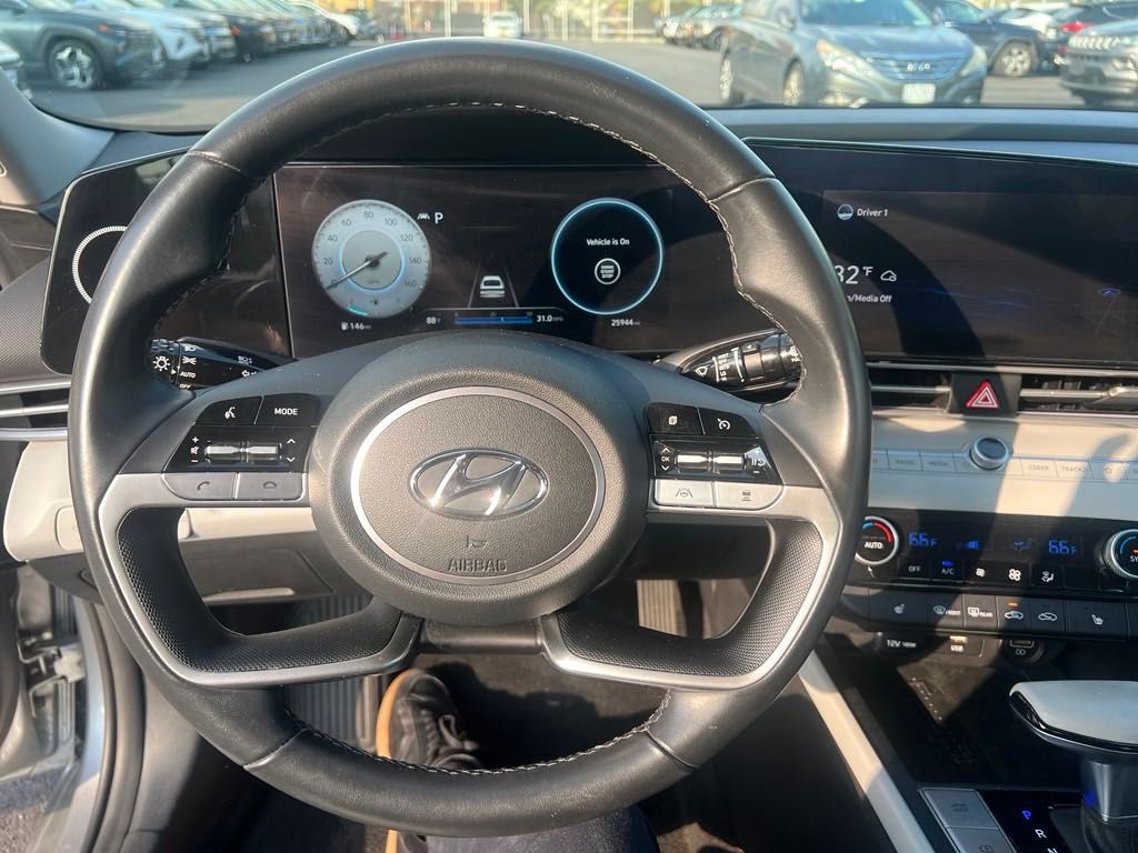 2022 Hyundai Elantra Limited 13