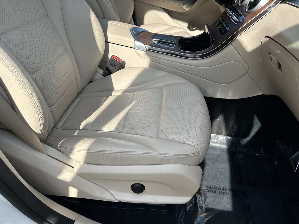 Thumbnail: 2022 Mercedes-Benz GLC - 21