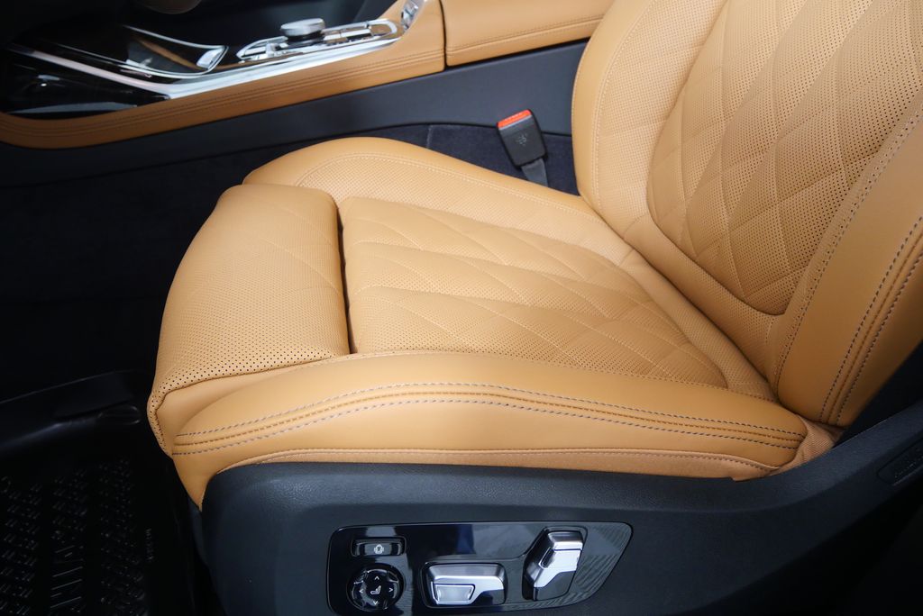 Thumbnail: 2026 BMW X7 - 9