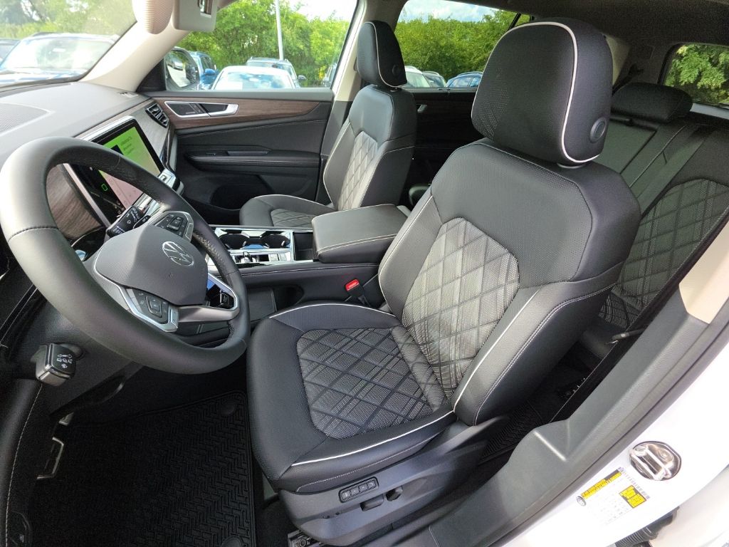 2026 Volkswagen Atlas 2.0T SEL Premium R-Line White/off-white at Auto Express Mitsubishi