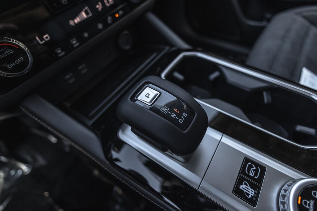 2026 Mitsubishi Outlander PHEV SE thumbnail 14