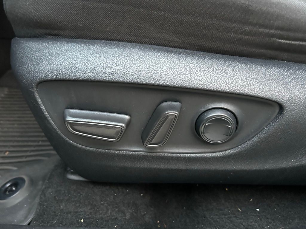 Thumbnail: 2022 Toyota RAV4 - 14