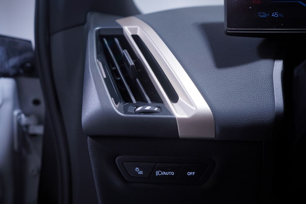 2023 BMW iX xDrive50 18