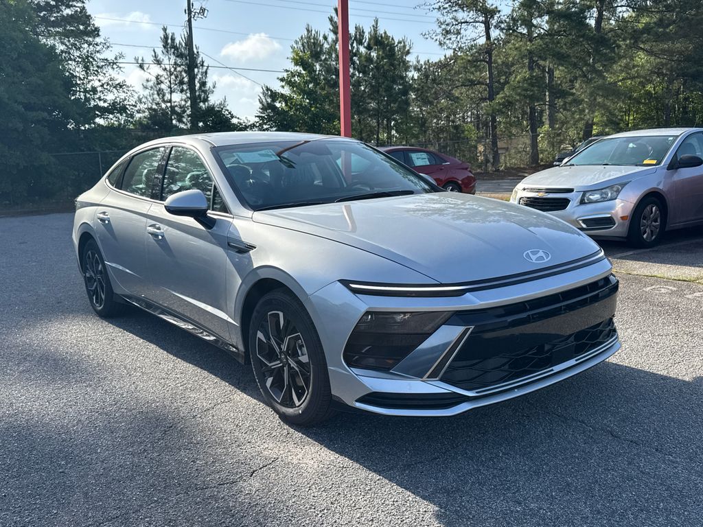 2025 Hyundai Sonata SEL photo 2