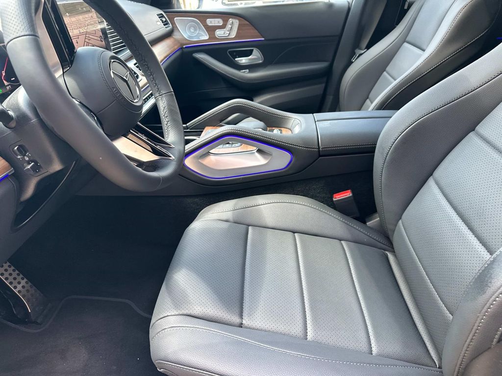 Thumbnail: 2025 Mercedes-Benz GLS - 22