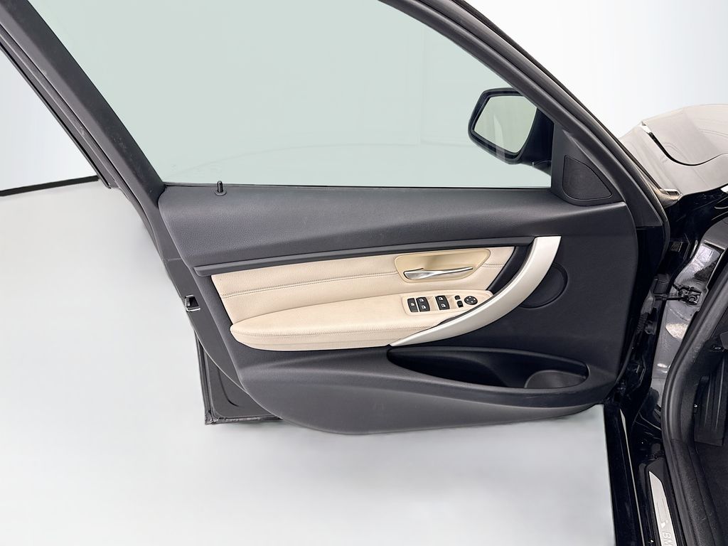 Thumbnail: 2015 BMW 3 Series - 23