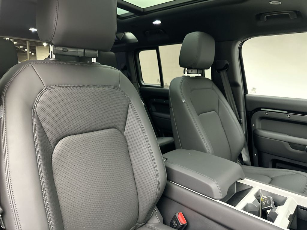 Thumbnail: 2025 Land Rover Defender - 4
