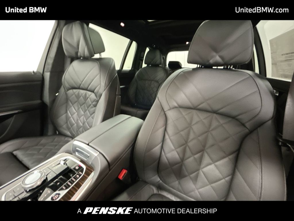 Thumbnail: 2026 BMW X7 - 13