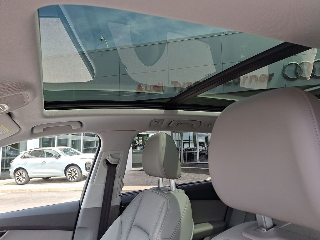 Thumbnail: 2022 Audi Q7 - 14