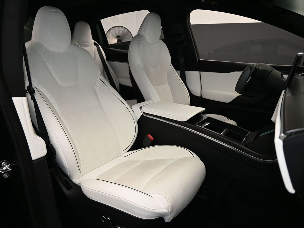 Used 2022 Black Tesla Plaid image 38