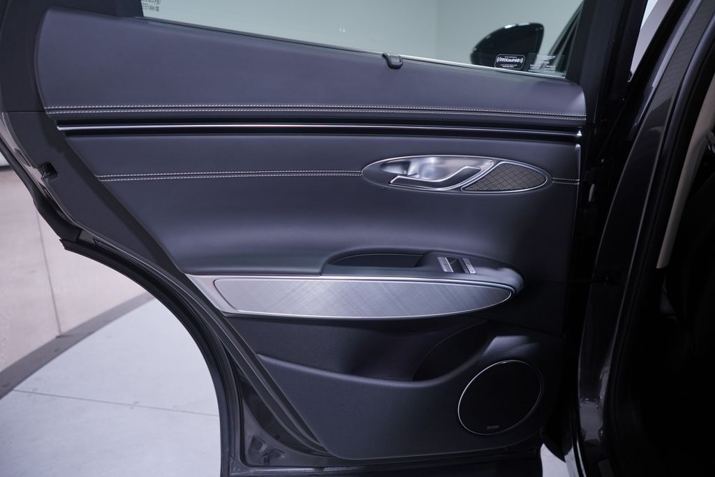 2024 Genesis GV70  15