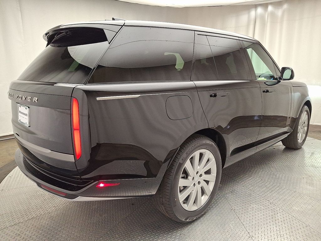 2025 Land Rover Range Rover SE 3