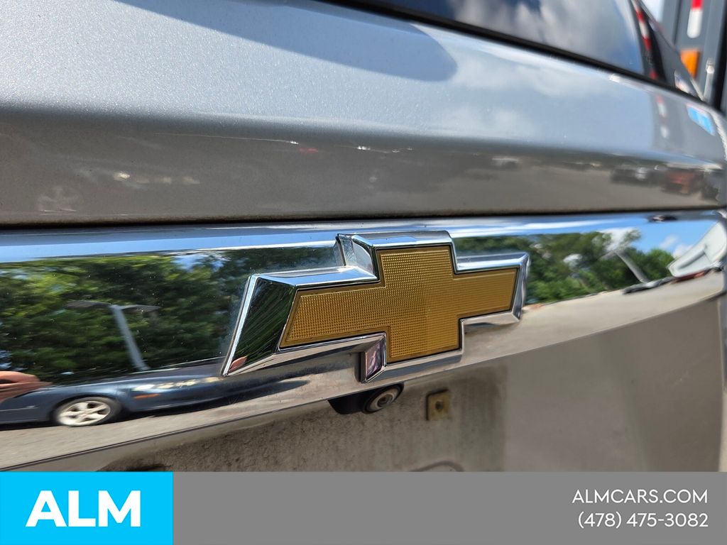 Used 2020 Silver Chevrolet LT image 9