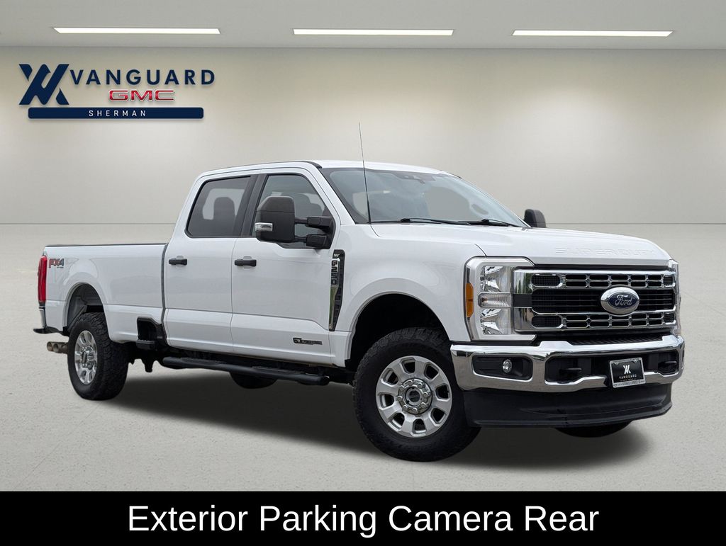 Oxford White 2023 Ford F-250 Super Duty XLT Crew Cab 4WD Pickup Truck Four-Wheel Drive Automatic