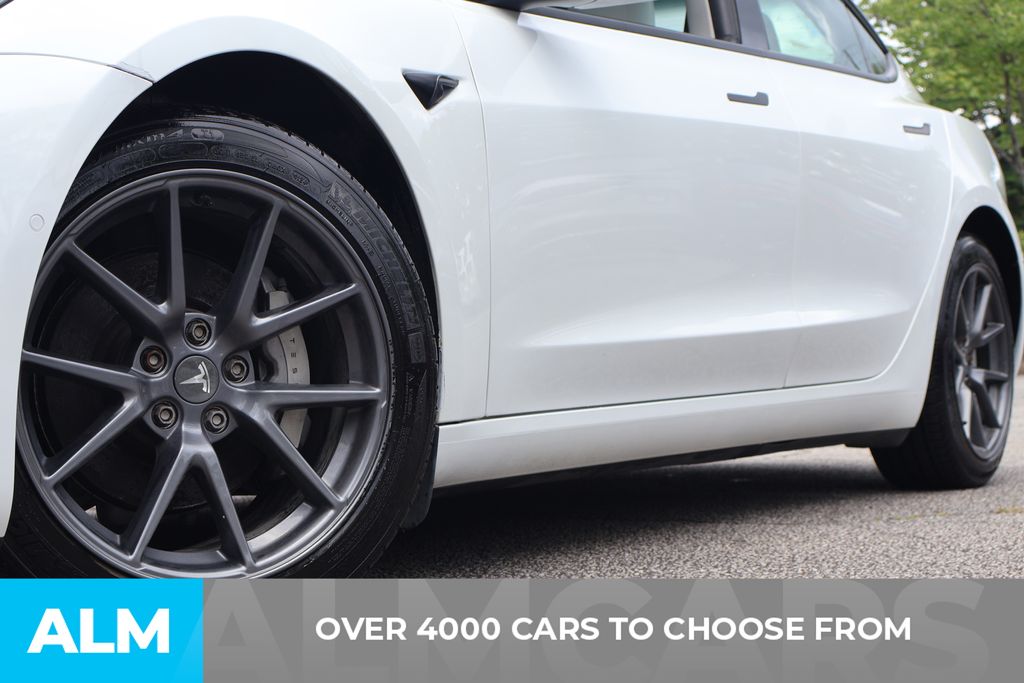 Used 2022 White Tesla Base image 3