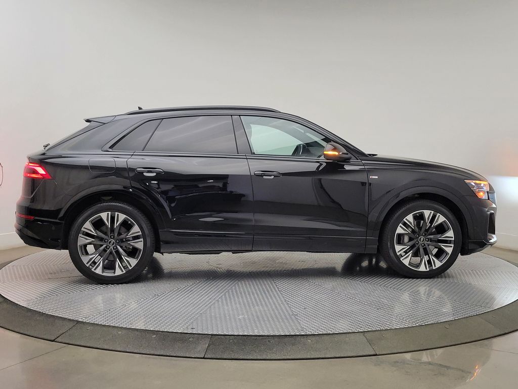 Thumbnail: 2026 Audi Q8 - 6