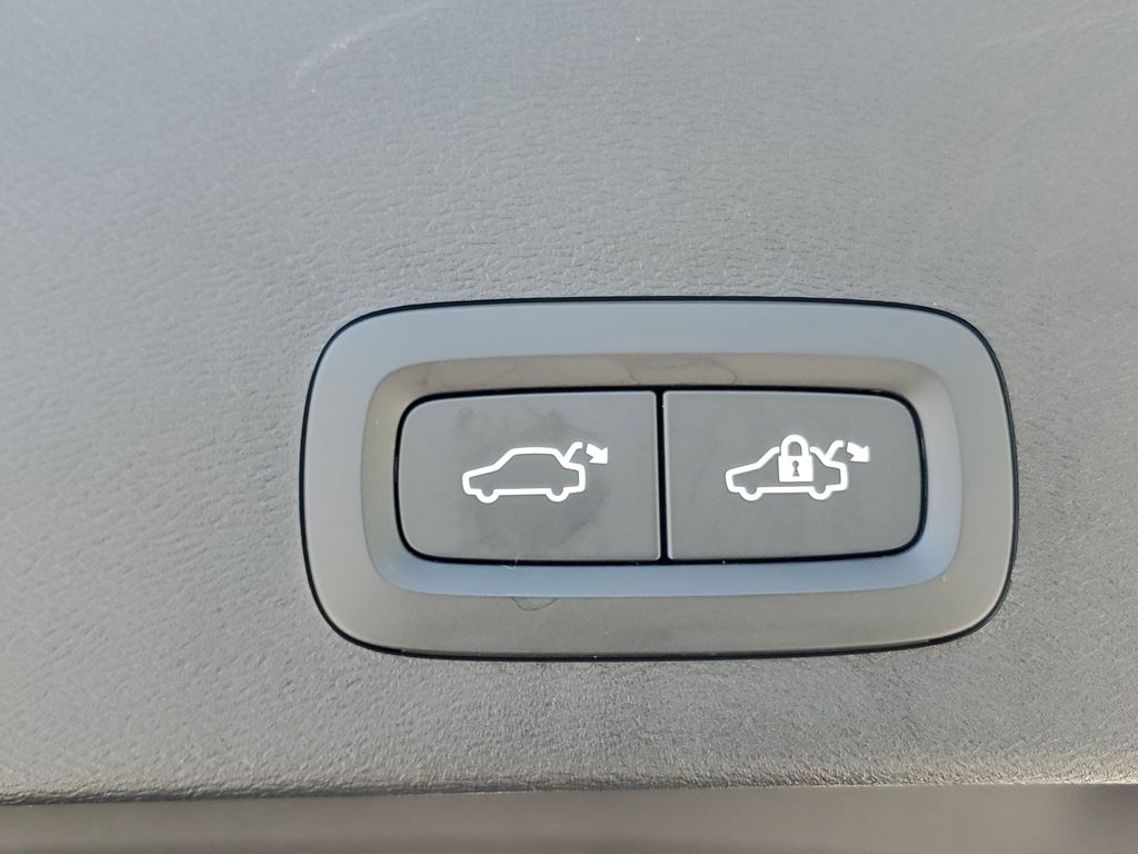 used 2026 Volvo XC40 car, priced at $42,995