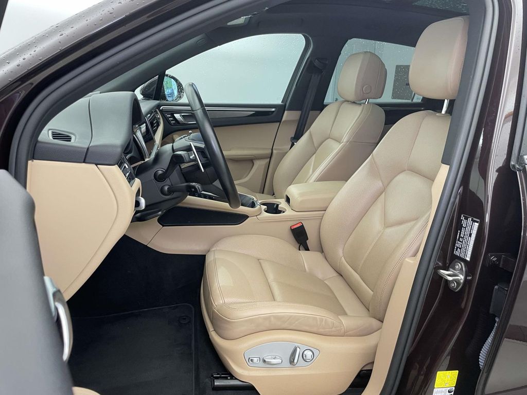 2023 Porsche Macan Base - 4