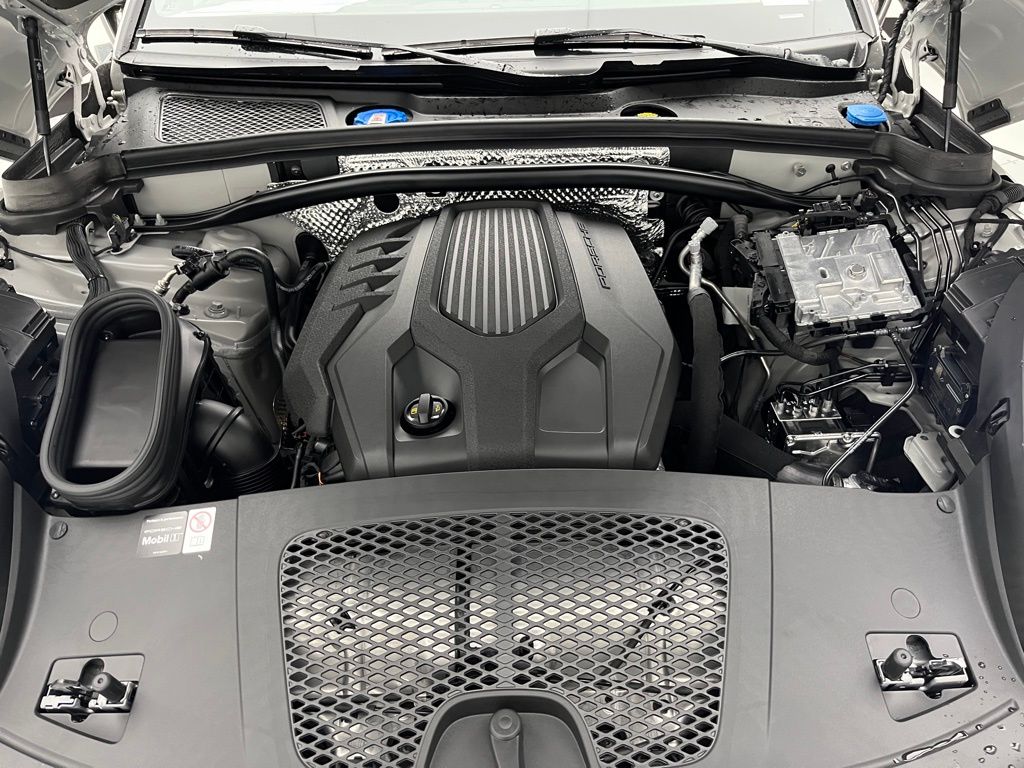 Thumbnail: 2026 Porsche Macan - 32