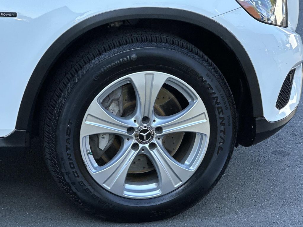 Thumbnail: 2018 Mercedes-Benz GLC - 9