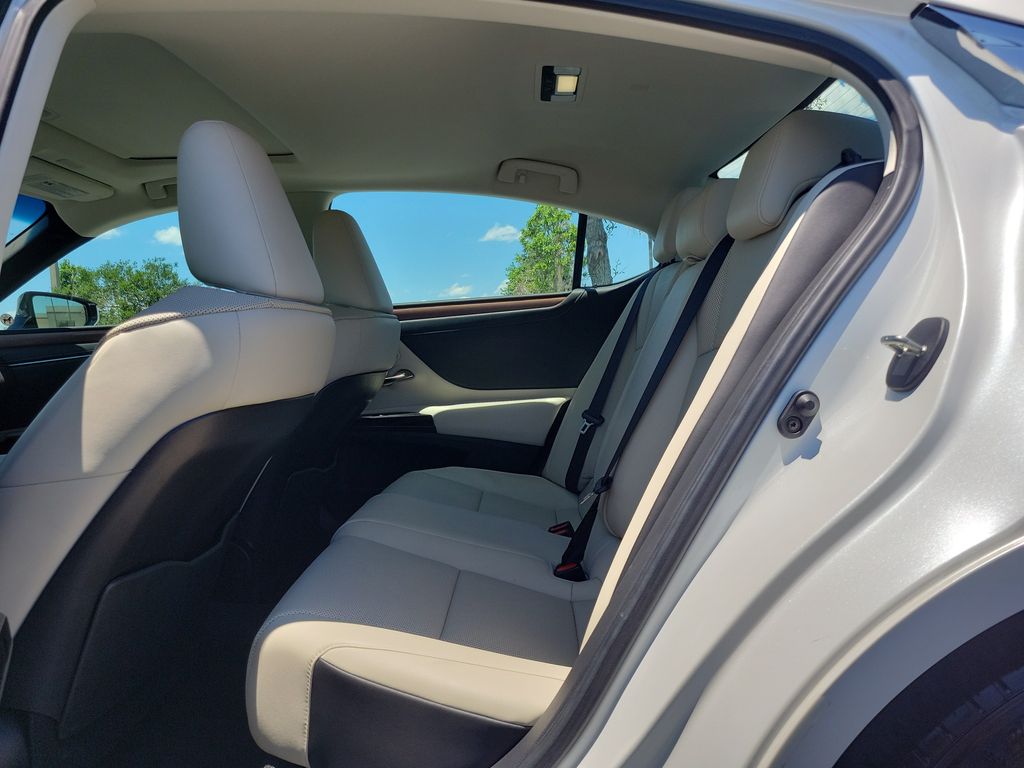 used 2025 Lexus ES car, priced at $45,998
