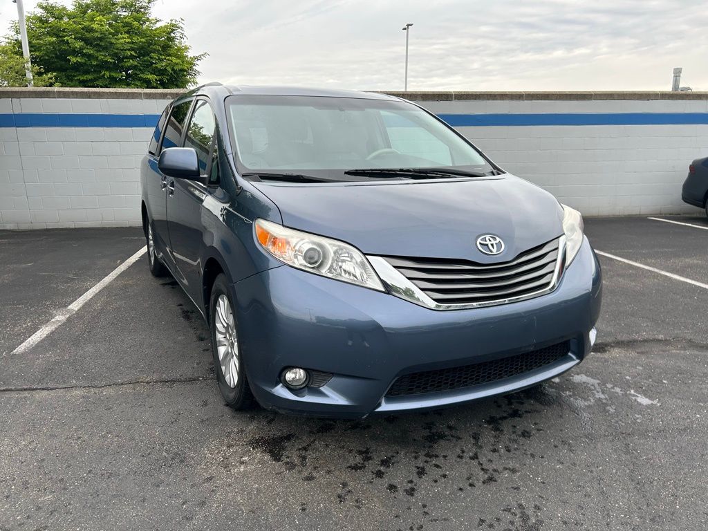 2014 Toyota Sienna XLE 7