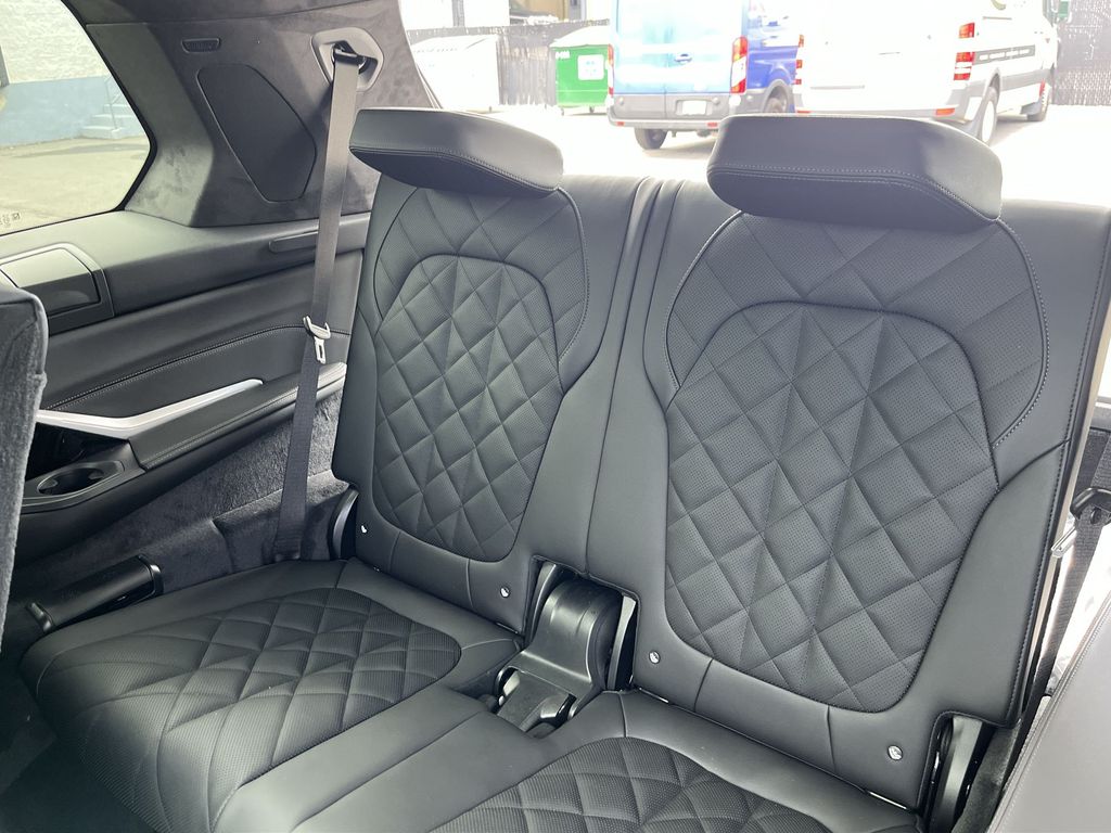 Thumbnail: 2026 BMW X7 - 24