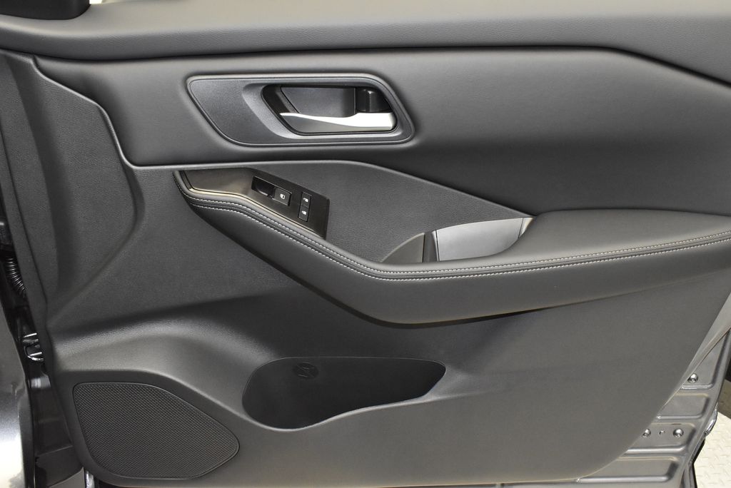 2025 Nissan Rogue SV 22
