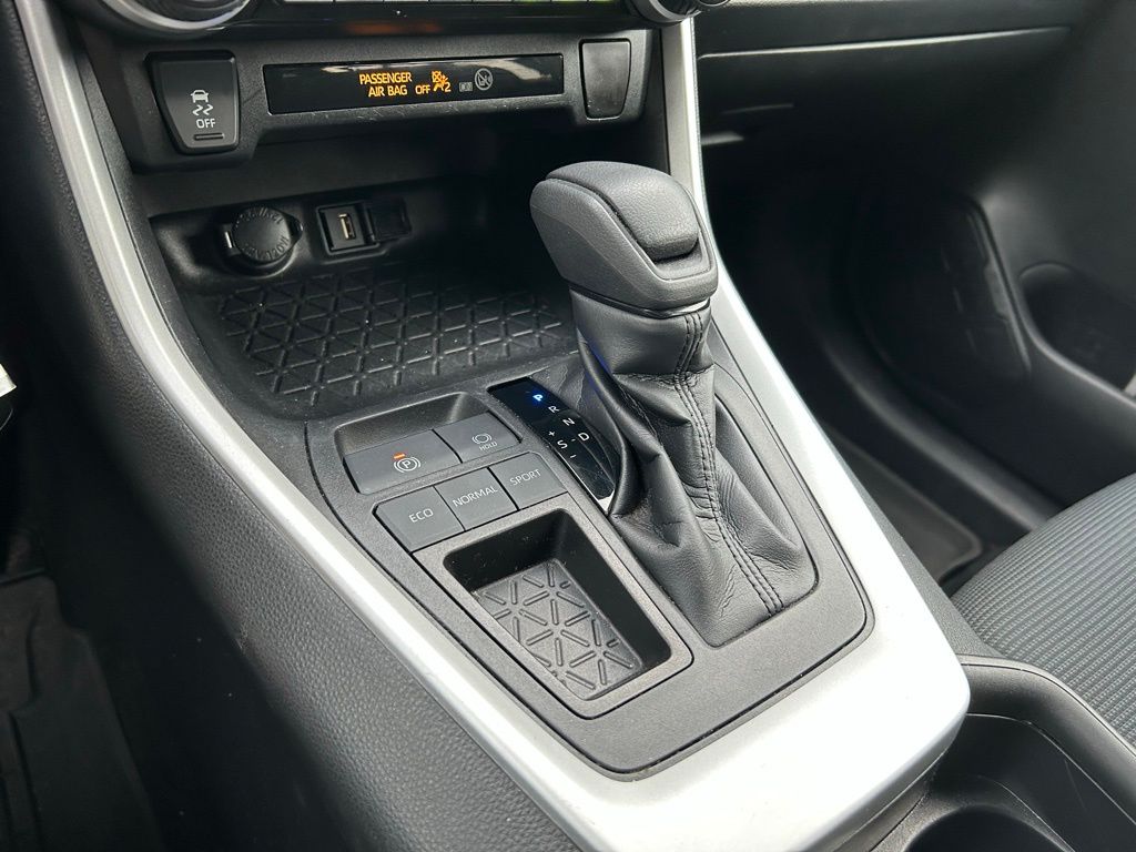 2021 Toyota RAV4 LE 26