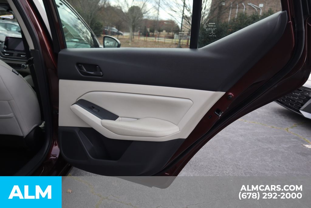 Used 2025 Red Nissan 2.5 SV image 25