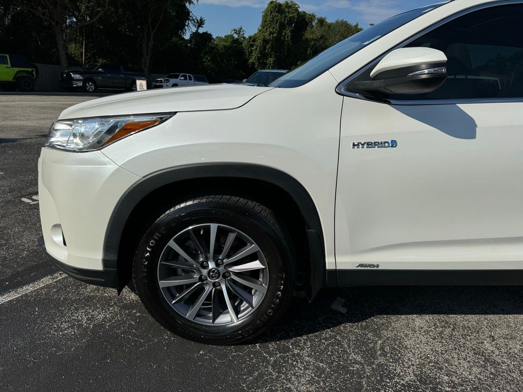 2019 Toyota Highlander Hybrid XLE 11