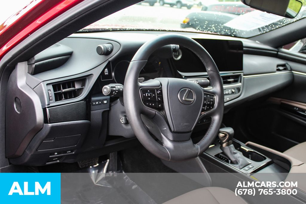Used 2025 Red Lexus 300h image 32