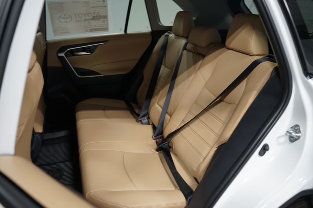 2025 Toyota RAV4 XLE Premium 29