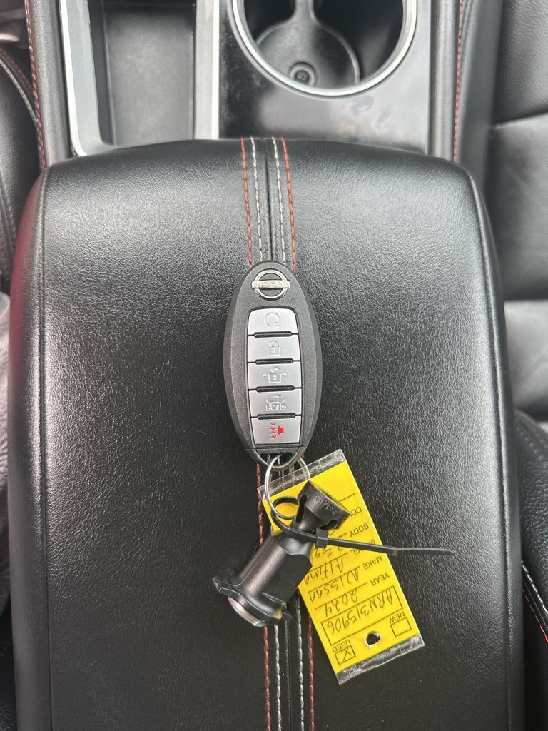2024 Gun Metallic Nissan Altima 2.5 SR FWD Sedan