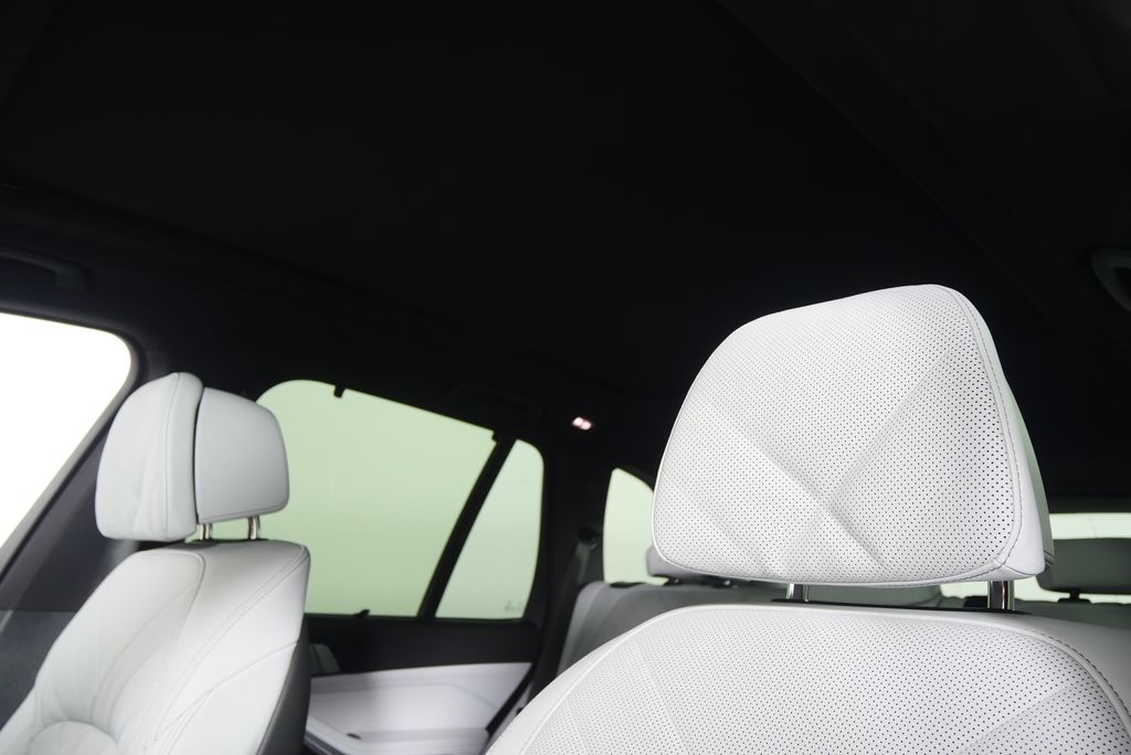 Thumbnail: 2026 BMW X5 - 12