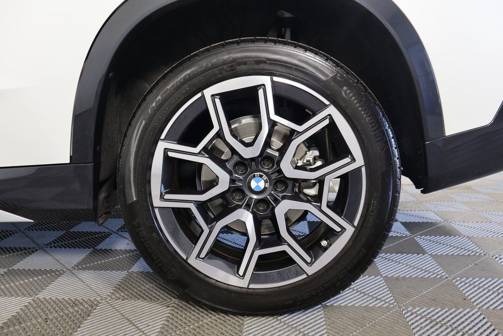 Thumbnail: 2023 BMW X1 - 16