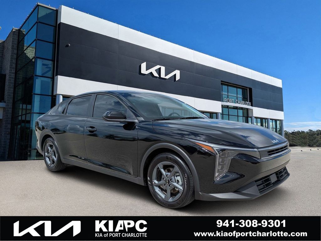 2025 Kia K4 LXS FWD