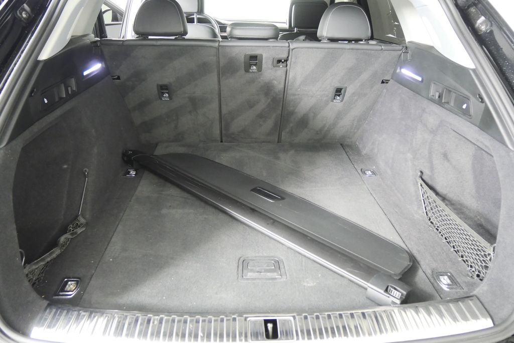 Thumbnail: 2019 Audi e-tron - 17