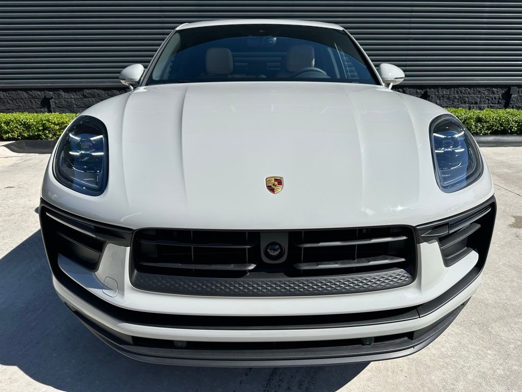 Thumbnail: 2026 Porsche Macan - 8