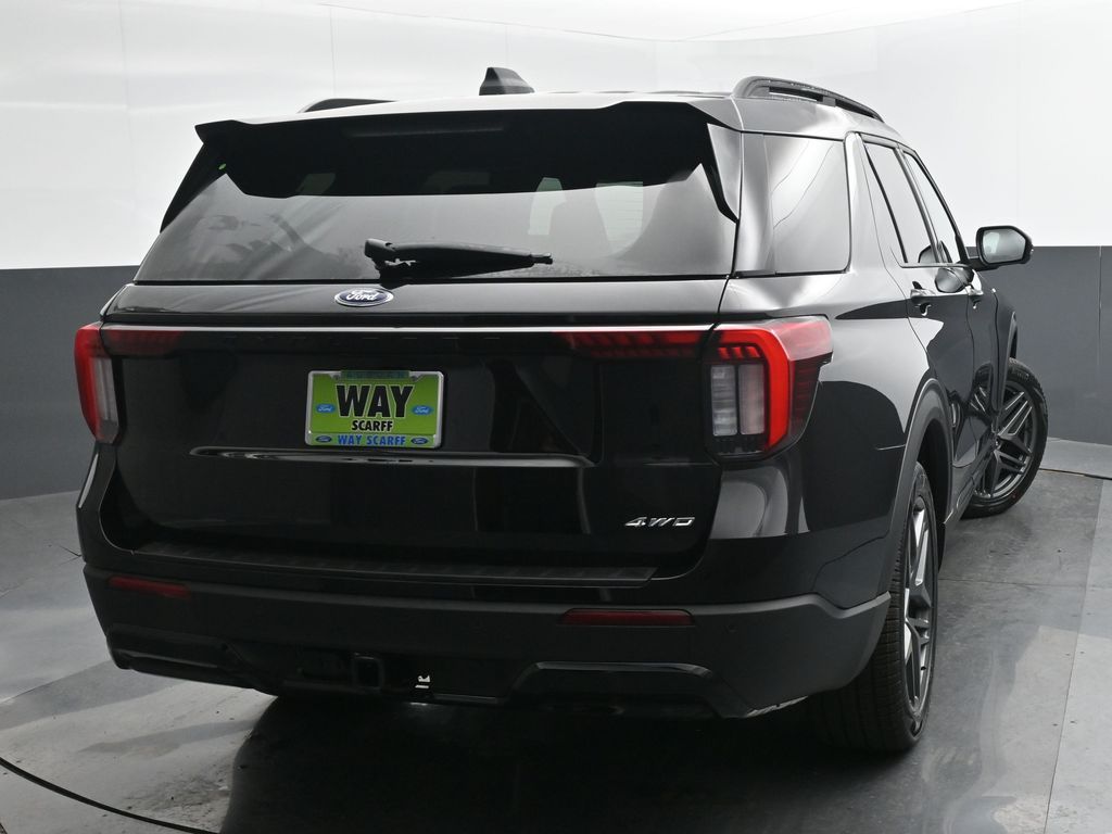 2026 Ford Explorer ST-Line photo 4