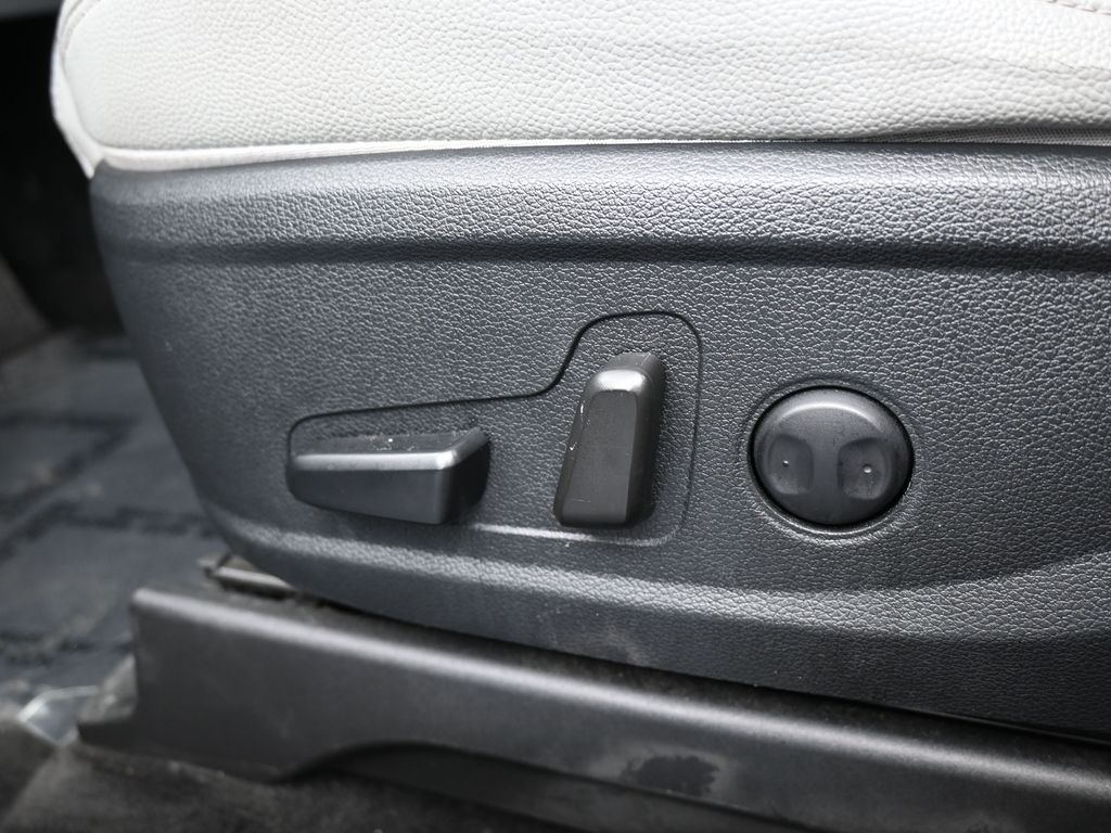 Used 2022 Steel Graphite Hyundai SEL image 12