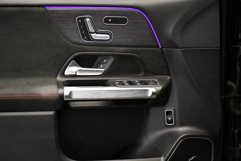 Thumbnail: 2021 Mercedes-Benz GLB - 32