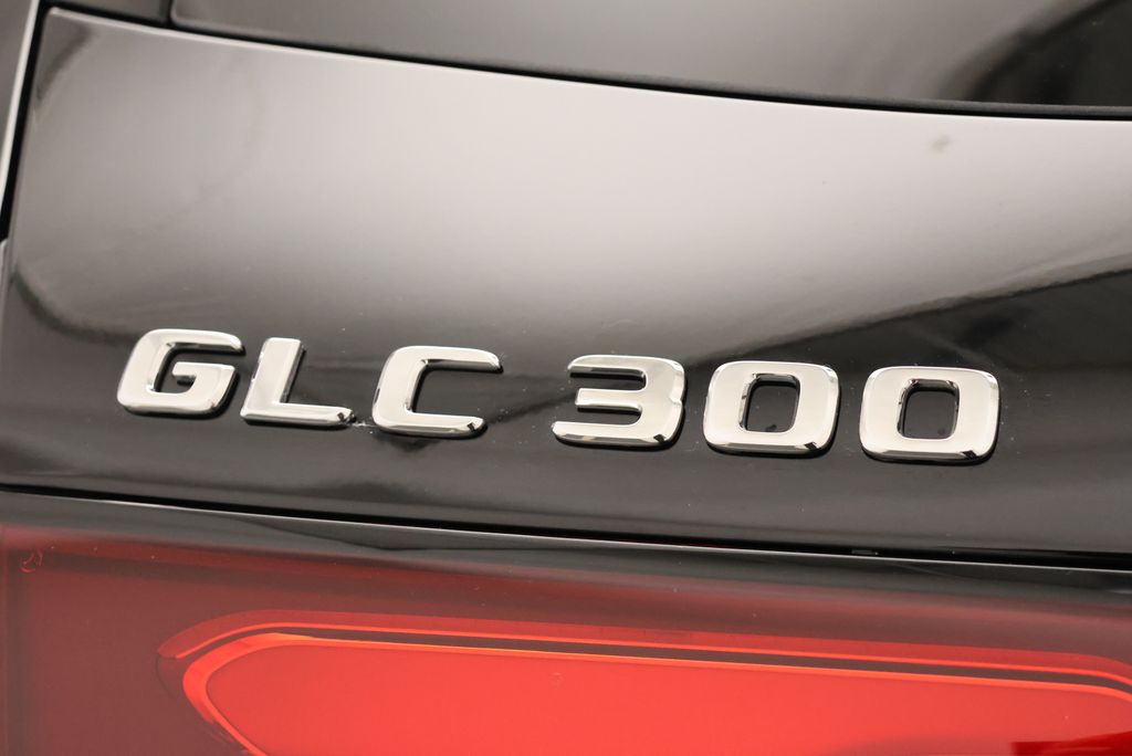 Thumbnail: 2027 Mercedes-Benz GLC - 9
