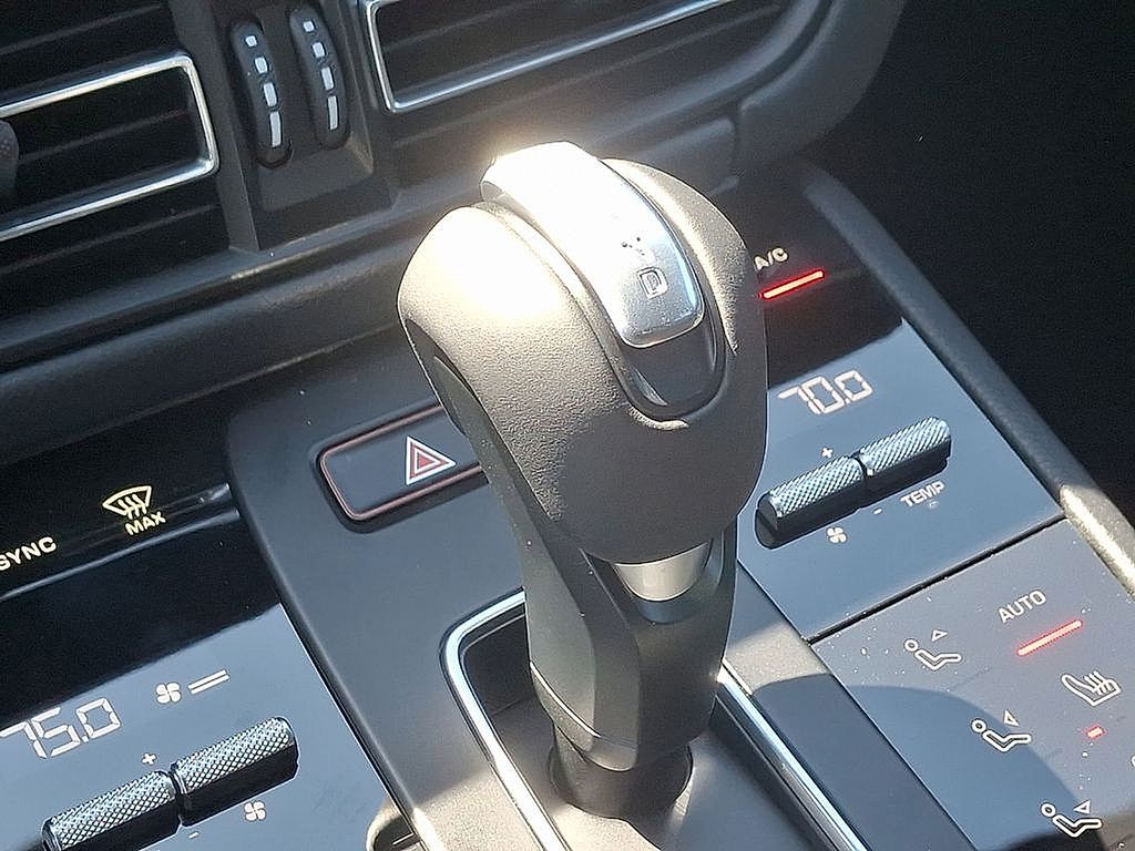 Thumbnail: 2025 Porsche Macan - 16