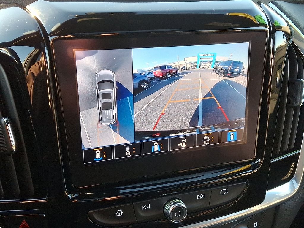 Thumbnail: 2022 Chevrolet Traverse - 19