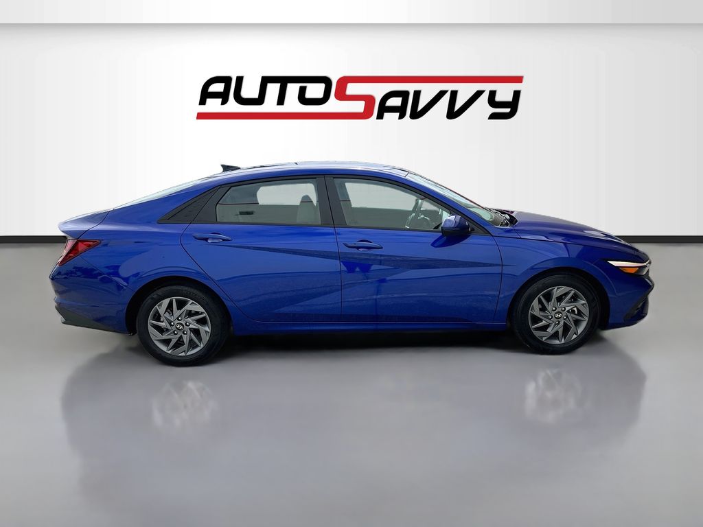 Used 2024 Blue Hyundai SEL image 8