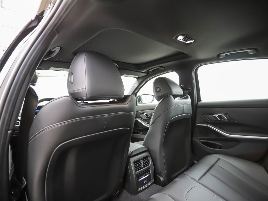 Thumbnail: 2025 BMW 3 Series - 18