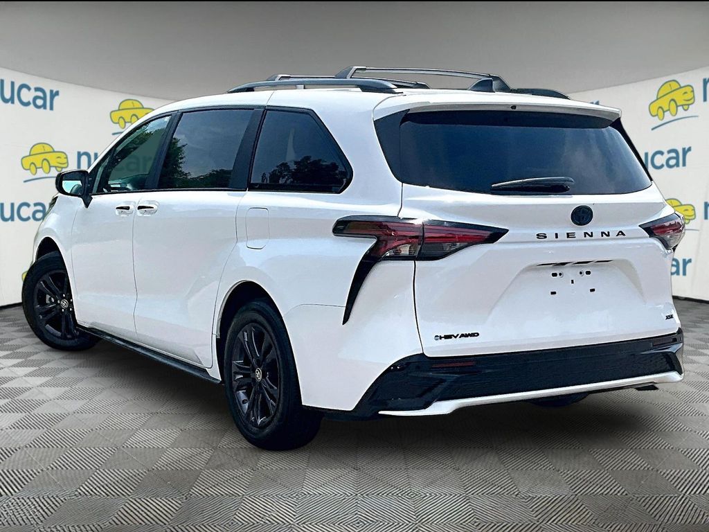 2025 Toyota Sienna — photo 4