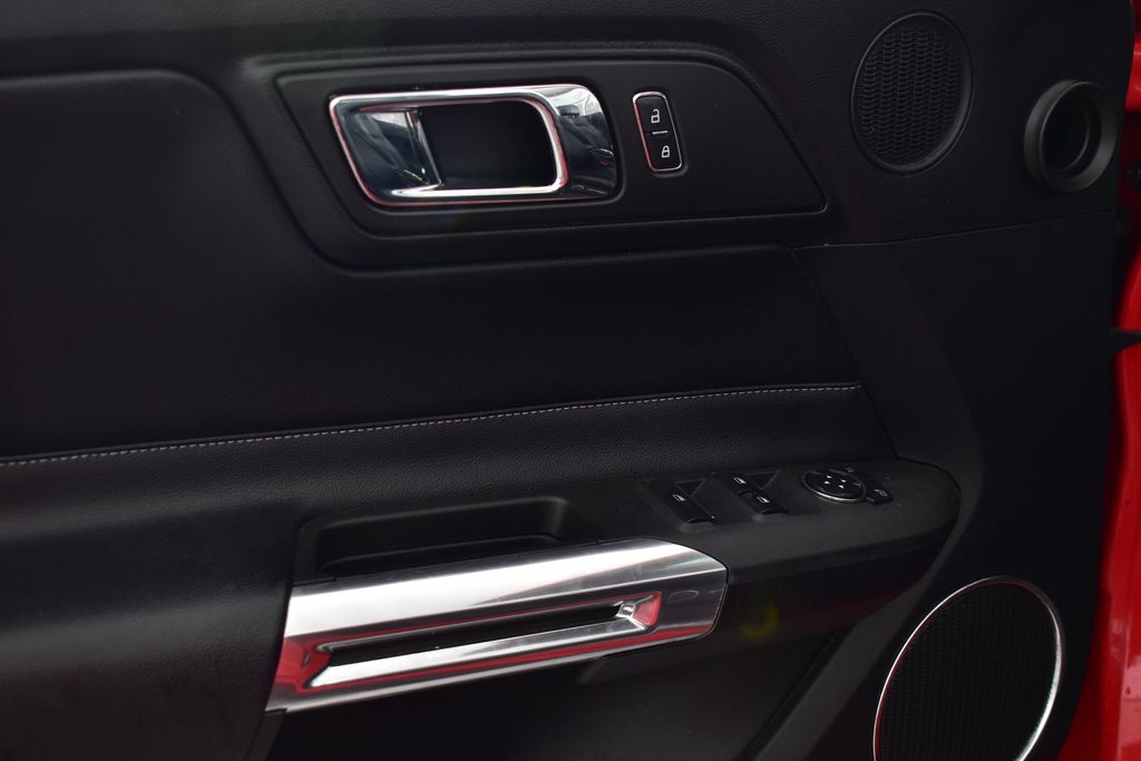 2016 Ford Mustang  12