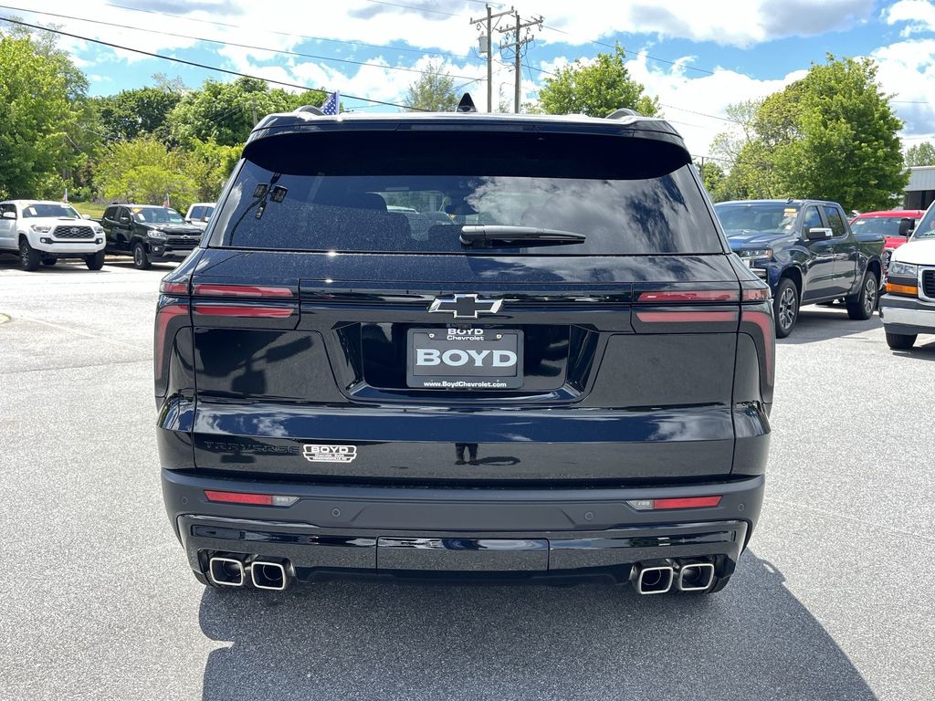 2025 Chevrolet Traverse LT photo